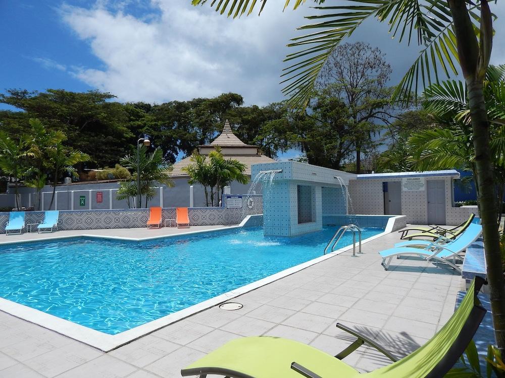 Chic - The Boutique Hotel And Conference Centre คราวน์พอยต์ ภายนอก รูปภาพ